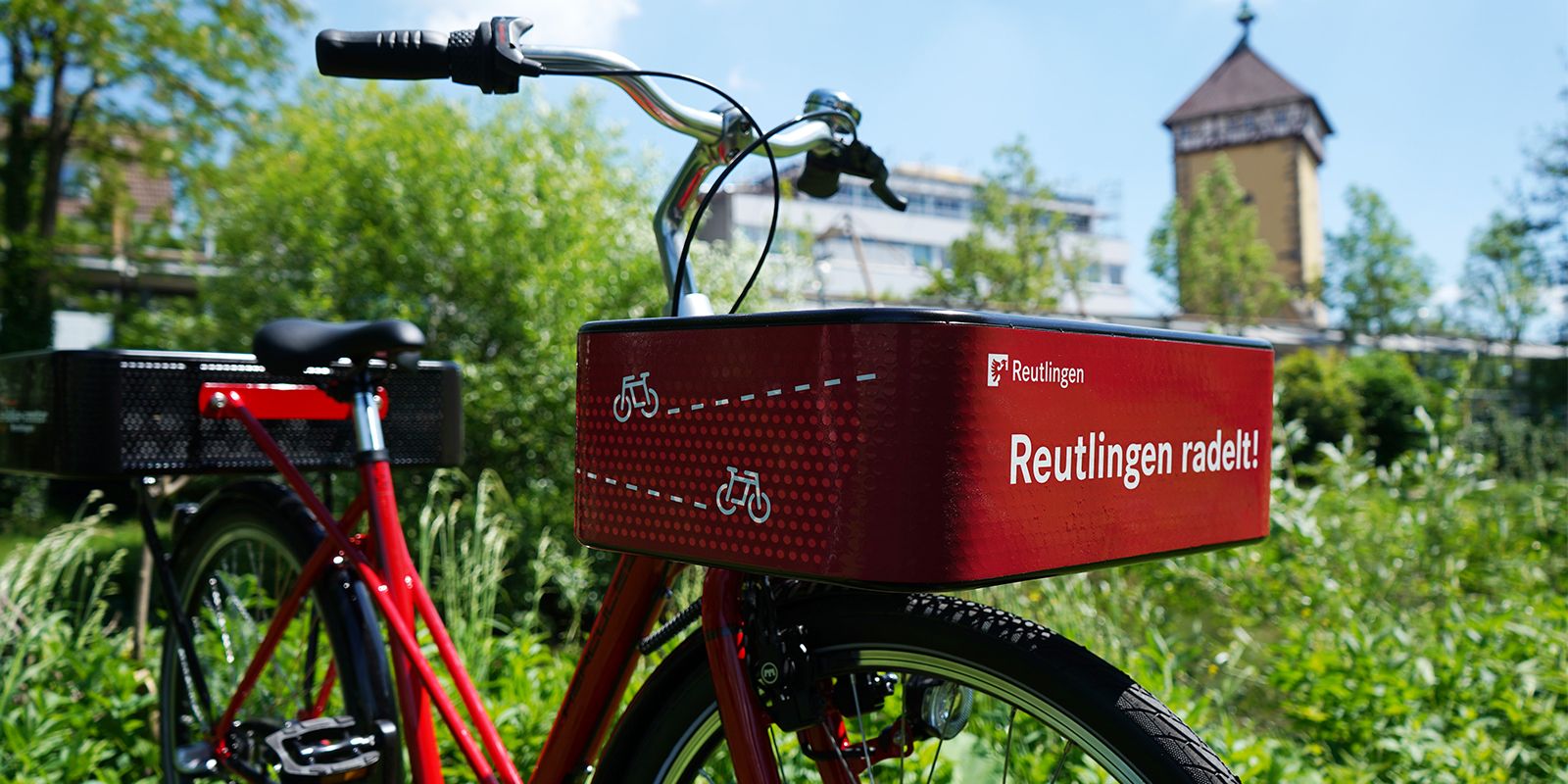 Rotes Fahrrad im Reutlinger Bürgerpark